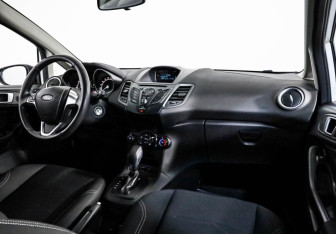 Подержанный автомобиль Ford Fiesta Hatchback 2017 года (9 фото)
