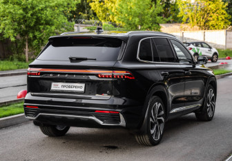 Подержанный автомобиль Geely Monjaro 2022 года (6 фото)