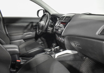 Подержанный автомобиль Citroen C4 Aircross 2012 года (12 фото)