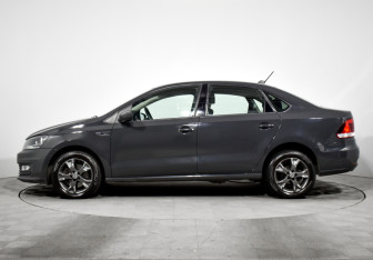 Подержанный автомобиль Volkswagen Polo Sedan 2017 года (8 фото)
