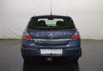 Подержанный автомобиль Opel Astra Hatchback 2010 года (6 фото)