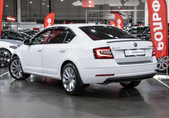 Подержанный автомобиль Skoda Octavia Liftback 2018 года (11 фото)