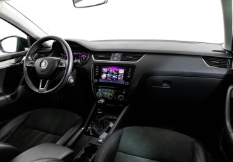 Подержанный автомобиль Skoda Octavia Liftback 2019 года (10 фото)