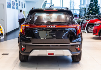 Подержанный автомобиль Kia Seltos 2023 года (6 фото)