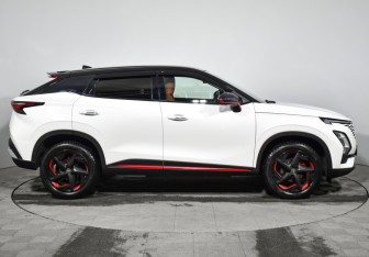 Подержанный автомобиль Omoda C5 2022 года (4 фото)