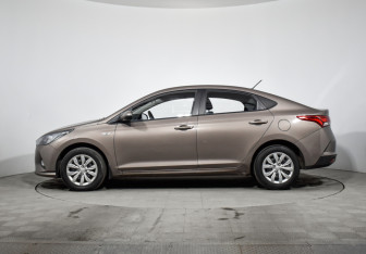 Подержанный автомобиль Hyundai Solaris Sedan 2021 года (8 фото)
