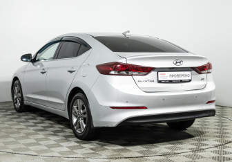 Подержанный автомобиль Hyundai Elantra Sedan 2018 года (7 фото)