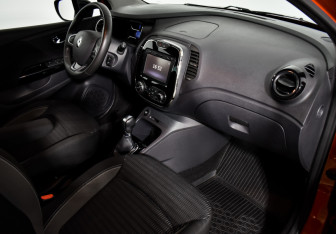 Подержанный автомобиль Renault Kaptur 2018 года (10 фото)