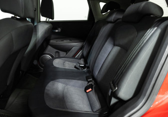 Подержанный автомобиль Nissan Qashqai 2007 года (10 фото)