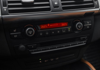 Подержанный автомобиль BMW X6 2013 года (17 фото)