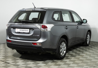Подержанный автомобиль Mitsubishi Outlander 2013 года (6 фото)
