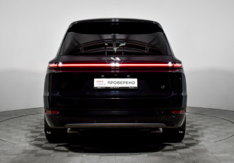 Подержанный автомобиль LiXiang L9 2023 года (6 фото)