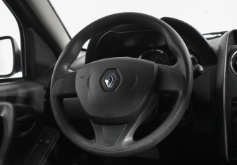 Подержанный автомобиль Renault Duster 2017 года (14 фото)