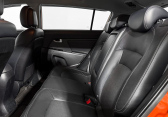 Подержанный автомобиль Kia Sportage 2011 года (12 фото)