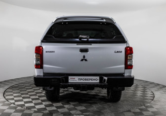 Подержанный автомобиль Mitsubishi L200 2019 года (6 фото)