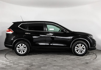 Подержанный автомобиль Nissan X-Trail 2015 года (4 фото)