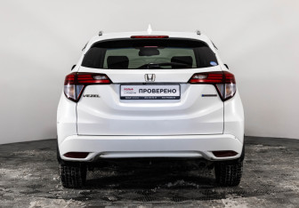 Подержанный автомобиль Honda Vezel 2014 года (6 фото)