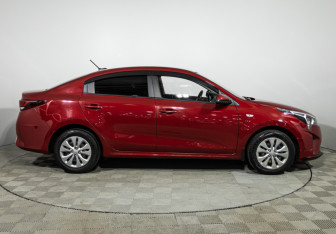 Подержанный автомобиль Kia Rio Sedan 2021 года (4 фото)
