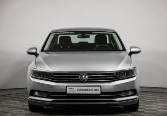 Подержанный автомобиль Volkswagen Passat Sedan 2015 года (2 фото)