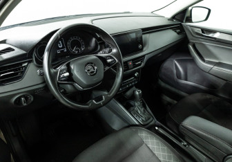 Подержанный автомобиль Skoda Rapid Liftback 2021 года (11 фото)