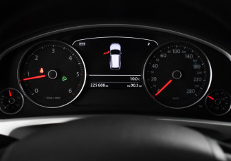 Подержанный автомобиль Volkswagen Touareg 2013 года (20 фото)