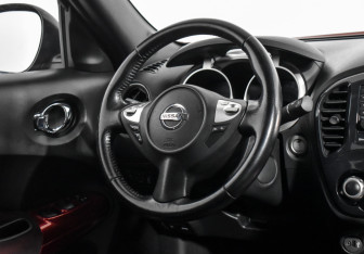 Подержанный автомобиль Nissan Juke 2011 года (14 фото)