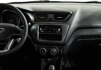 Подержанный автомобиль Kia Rio Sedan 2012 года (14 фото)