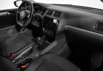 Подержанный автомобиль Volkswagen Jetta Sedan 2015 года (14 фото)