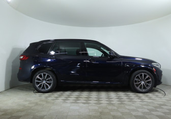 Подержанный автомобиль BMW X5 2022 года (4 фото)