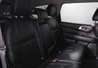 Подержанный автомобиль Nissan Pathfinder 2015 года (20 фото)