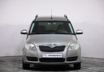 Подержанный автомобиль Skoda Roomster 2008 года (2 фото)