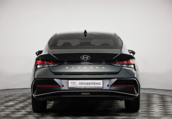 Подержанный автомобиль Hyundai Elantra Sedan 2023 года (2 фото)