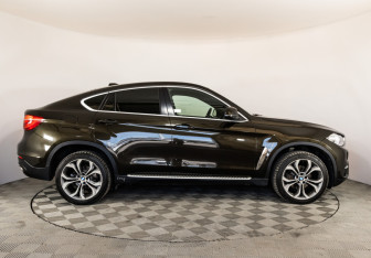 Подержанный автомобиль BMW X6 2015 года (4 фото)