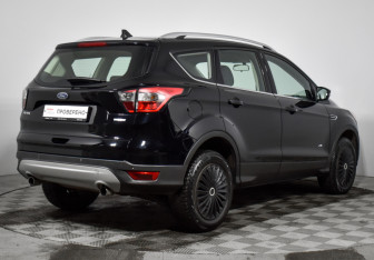 Подержанный автомобиль Ford Kuga 2016 года (5 фото)