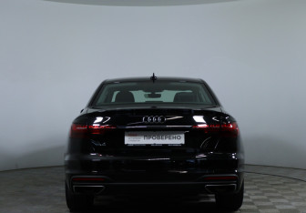 Подержанный автомобиль Audi A4 Sedan 2021 года (6 фото)