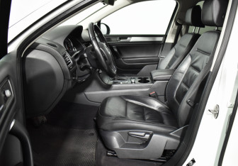 Подержанный автомобиль Volkswagen Touareg 2015 года (10 фото)