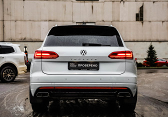 Подержанный автомобиль Volkswagen Touareg 2021 года (7 фото)