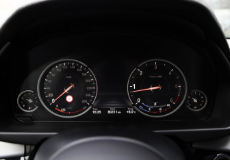 Подержанный автомобиль BMW X6 2018 года (12 фото)