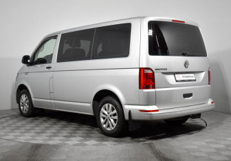 Подержанный автомобиль Volkswagen Multivan 2019 года (7 фото)