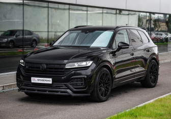 Подержанный автомобиль Volkswagen Touareg 2021 года (3 фото)