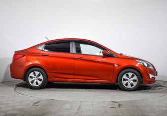 Подержанный автомобиль Hyundai Solaris Sedan 2015 года (4 фото)