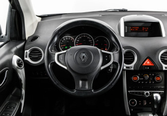 Подержанный автомобиль Renault Koleos 2008 года (12 фото)