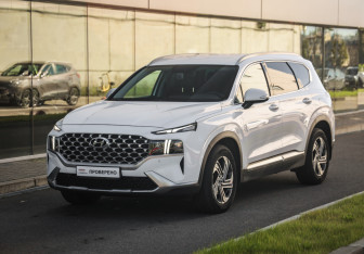 Подержанный автомобиль Hyundai Santa Fe 2021 года (3 фото)