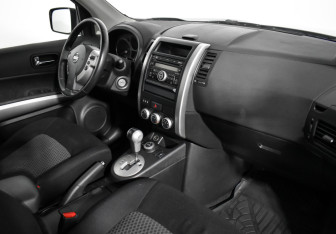 Подержанный автомобиль Nissan X-Trail 2010 года (12 фото)