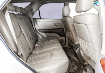 Подержанный автомобиль Lexus RX 2002 года (18 фото)