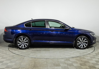 Подержанный автомобиль Volkswagen Passat Sedan 2019 года (4 фото)