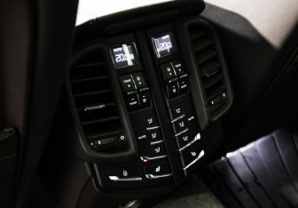 Подержанный автомобиль Porsche Cayenne 2016 года (20 фото)