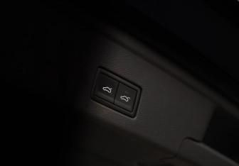 Подержанный автомобиль Volkswagen Touareg 2021 года (34 фото)