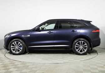 Подержанный автомобиль Jaguar F-Pace 2016 года (8 фото)