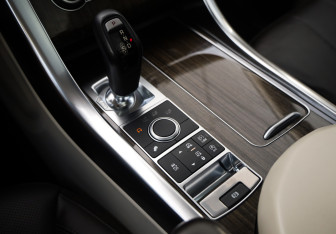 Подержанный автомобиль Land Rover Range Rover Sport 2017 года (22 фото)